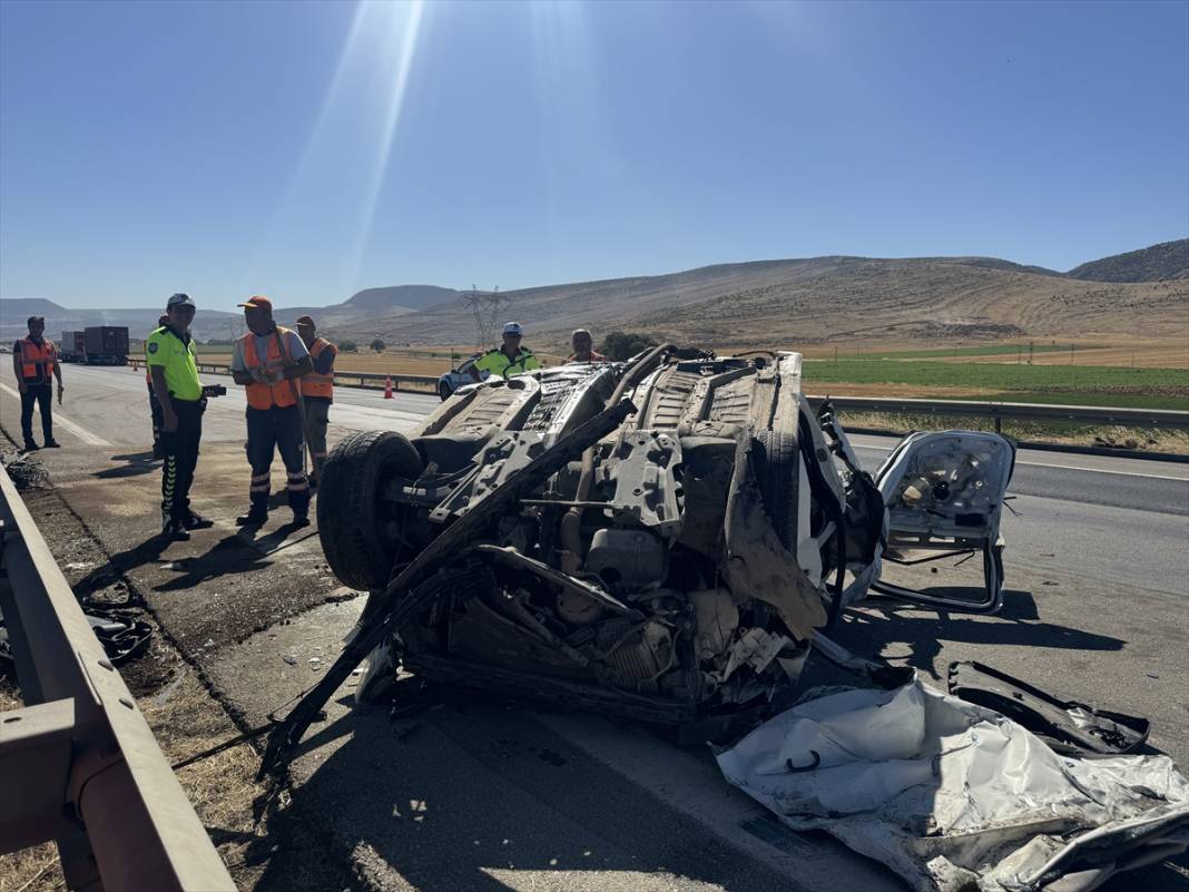 TIR ve otomobiller birbirine girdi! Ölü ve yaralılar var 14